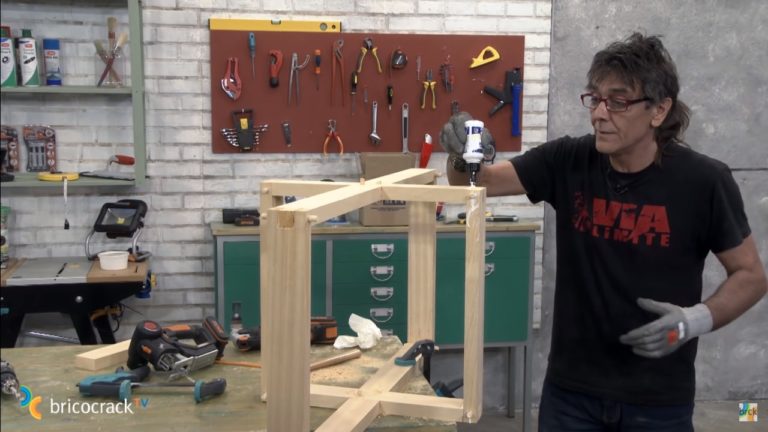 Estructura de mesa con ruedas