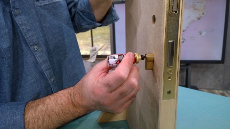 Cuándo y cómo instalar retenedores de puertas en tu hogar - Bricocrack