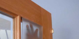 Cómo cambiar el cristal de una puerta Sustituir un vidrio