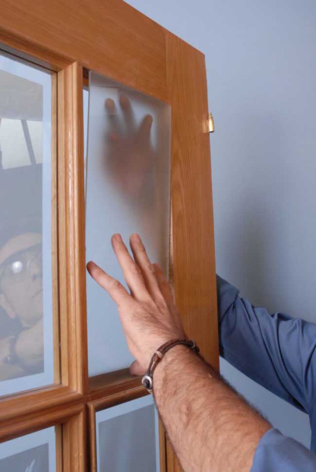 Cómo cambiar el cristal de una puerta
